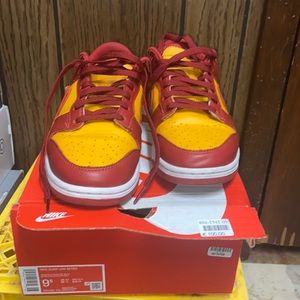 Nike dunks 9.5.  They is used